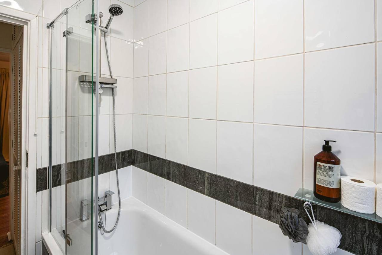 1 Bedroom, 5 Minutes Walk To Angel Station, * London