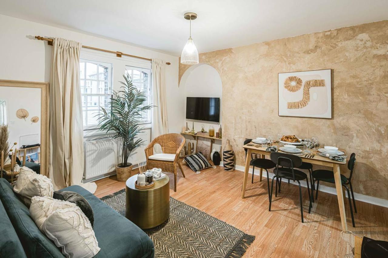1 Bedroom, 5 Minutes Walk To Angel Station, * London