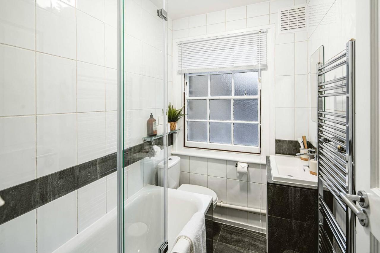 1 Bedroom, 5 Minutes Walk To Angel Station, London